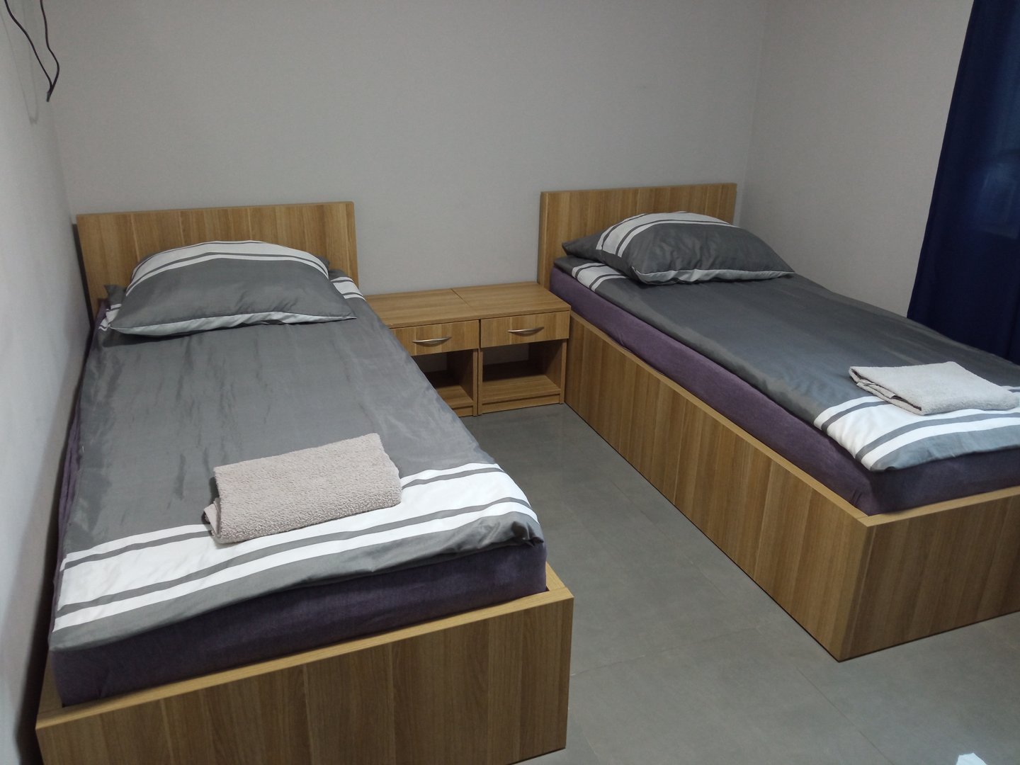 NoclegiGrodzisk Szafir LUX Pokój 3 osobowy ( 3 pojedyncze) , Szafir - Pokój 3 osobowy ( 3 x łóżko pojedyncze)